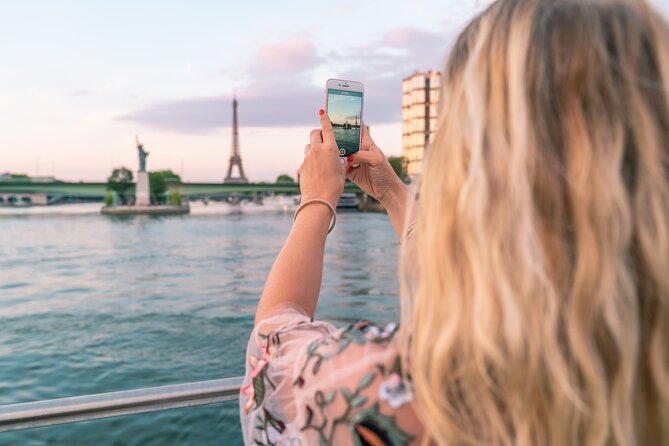 Bateaux Mouches Sightseeing Cruise on the Seine River in Paris - Food and drinks: what’s included, what costs extra