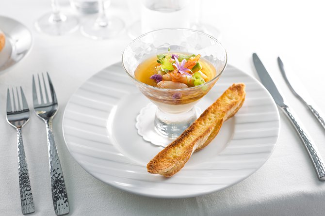 Bateaux Parisiens Seine River Gourmet Lunch & Sightseeing Cruise - Comfort and photos: smart casual works, window seats help, and timing matters