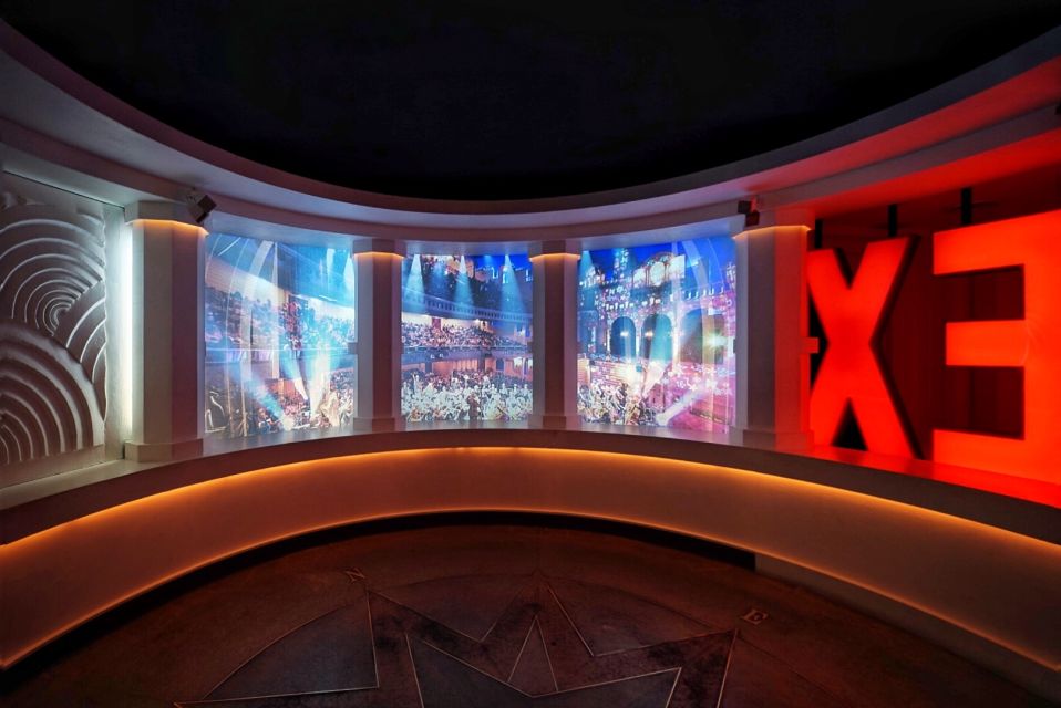 Behind the Scenes of the Grand Rex: 50-Minute Studio Tour - At the end: seeing your finished segment (and the optional souvenir)