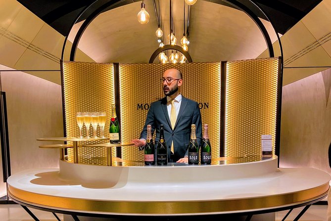 Champagne Day Trip from Paris with 8 Tastings & Lunch - Getting started in Paris: pickup, monuments, and a quick breakfast fix
