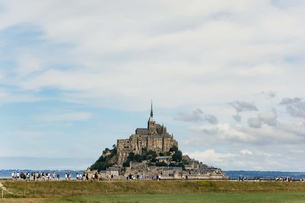 Day Trip to Mont-Saint-Michel from Paris - Choosing your guide style: live tour, app audio, or ticket-only