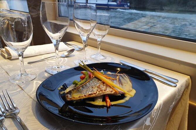 Dinner Cruise Prestige Check-out from the Eiffel Tower - Pont Alexandre III and the Ile de la Cité Views You’ll Want to Catch