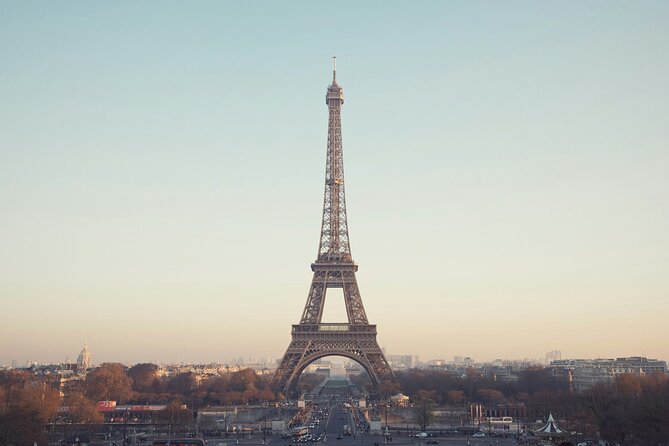Eiffel Tower Guided Tour by Stairs with Optional Summit by Lift - Guides and Group Size: Why the Commentary Makes the Climb Feel Easier
