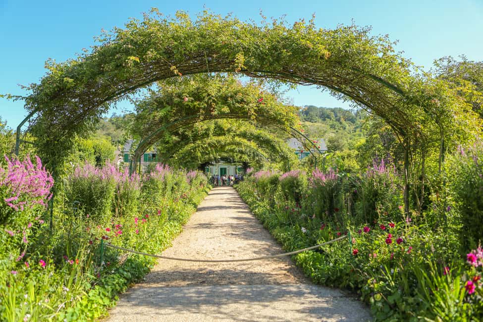 From Paris: Giverny Day Trip with Audio Guide or Live Guide - Practical tips that make the day smoother
