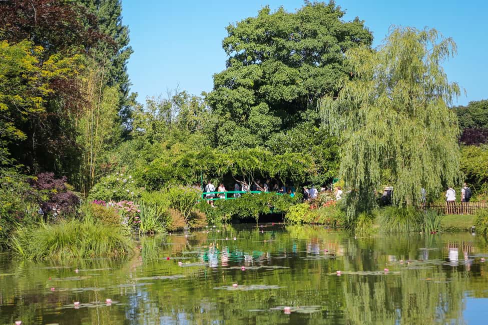 From Paris: Giverny Day Trip with Audio Guide or Live Guide - Choosing live guide vs audio: what changes once you arrive