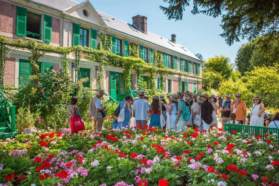 From Paris: Giverny Day Trip with Audio Guide or Live Guide - The water garden: weeping willows and lily views that stick
