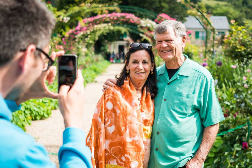 From Paris: Guided Day Trip to Monet's Garden in Giverny - Your Guide Matters More Than You Think