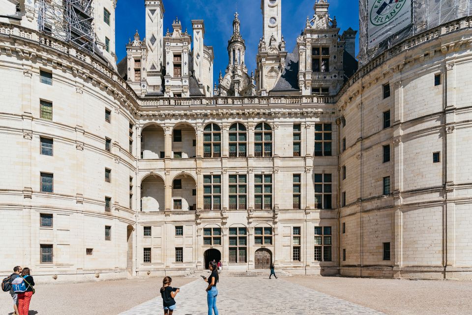 From Paris: Loire Valley Castles Day Trip With Wine Tasting - Self-guided inside the castles: how to make 75 minutes feel like 2 hours