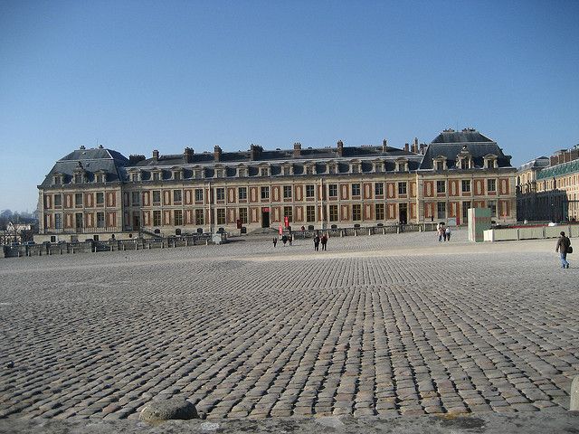 From Paris: Versailles Guided Tour by Deluxe Minibus - Price and what you’re really paying for