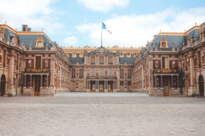 From Paris: Versailles Palace and Gardens Guided Experience - Getting From Paris to Versailles: The 40-Minute Train Routine