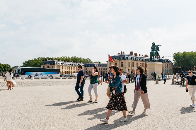 From Paris: Versailles Palace Live Tour with Gardens Access - Key points that matter before you go