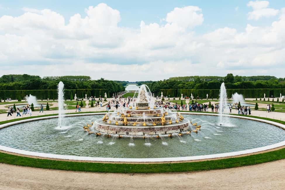 From Paris: Versailles Skip-the-Line Tour & Gardens Access - Who should book this tour, and who should skip it