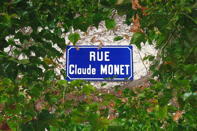Giverny and Monet's House Half Day Trip from Paris Guide or Audio - Monet’s restored home and studio: what priority admission buys you