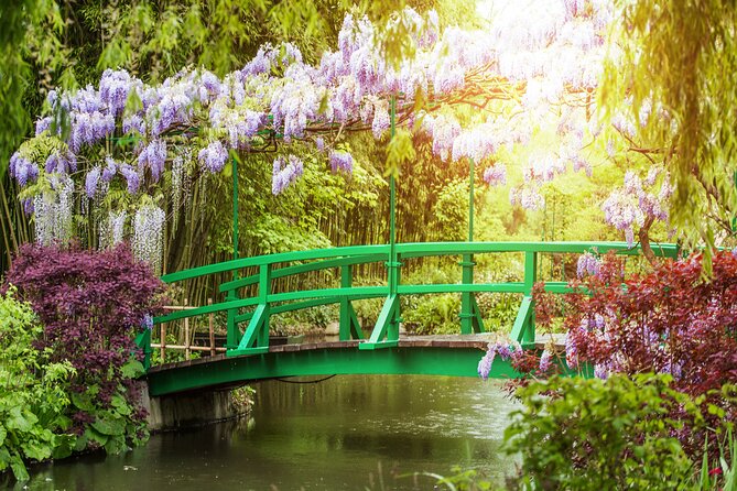 Giverny Monet’s Home and Gardens Half Day Tour from Paris - Coach ride with commentary: the best way to arrive “ready”