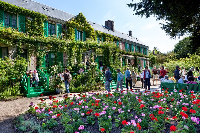 Giverny Monet’s Home and Gardens Half Day Tour from Paris - The gardens: what to expect on the ground
