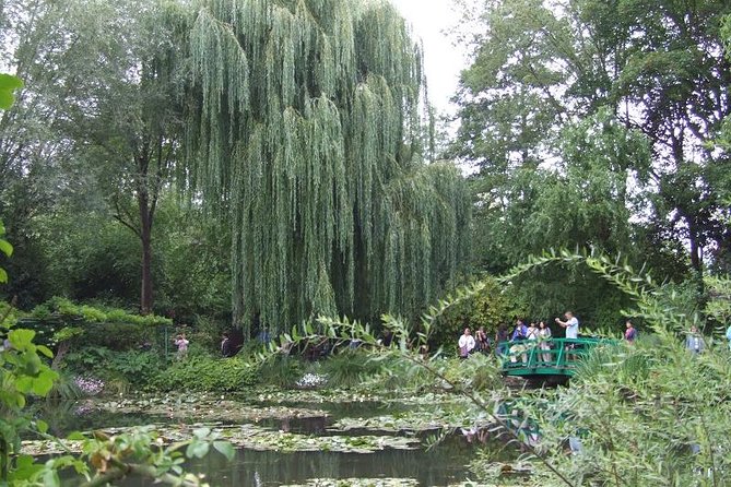 Giverny Small-Group Minivan with Hotel Pickup or Meeting Point - The gardens that made Monet famous: Clos Normand and the Water Garden
