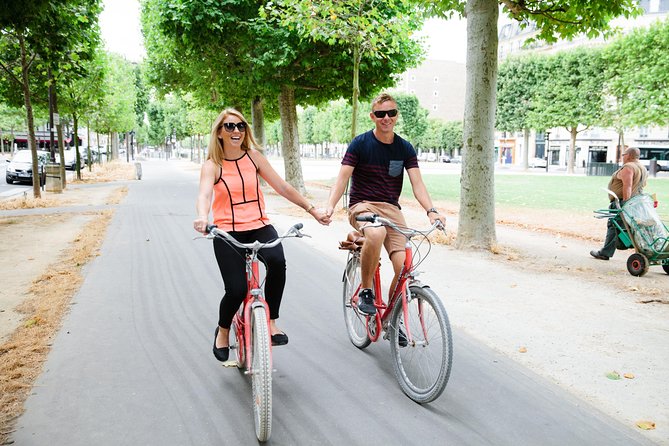 Highlights of Paris Bike Tour w/ a Local Guide (English or Dutch) - What you get included (and what costs extra)