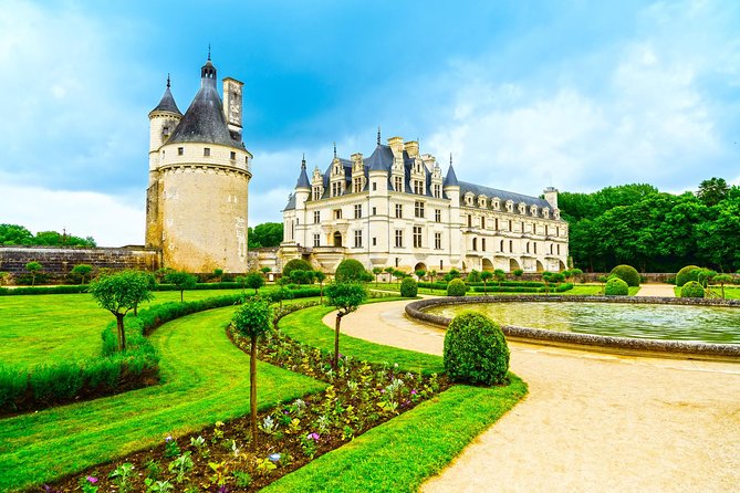Loire Valley Wine and Castles Small-Group Day Trip from Paris - The van reality: small-group comfort, but check your expectations
