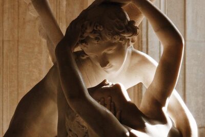 Louvre Museum - Exclusive Guided Tour (Entry Included) - Meeting at the Louvre Pyramid: the start that saves real time