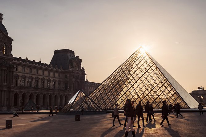Louvre Museum - Highlights Tour with Mona Lisa - Inside the Louvre: Mona Lisa, Michelangelo, and the Winged Victory