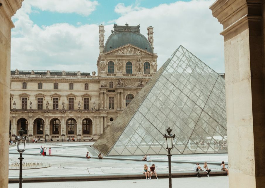 Mona Lisa & Louvre Masterpieces Tour with Reserved Access - Greek and Roman Antiquities: When the Louvre’s Oldest Pieces Steal the Show