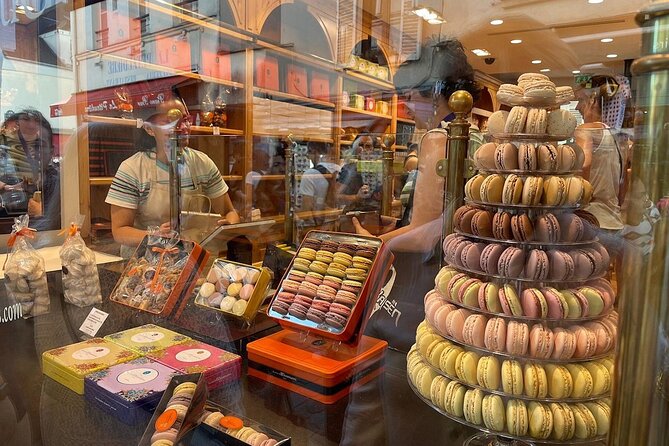 Montmartre Hill French Gourmet Food and Wine Tasting Walking Tour - Le Mur des Je t’aime: A Short Stop That Adds Color to the Walk