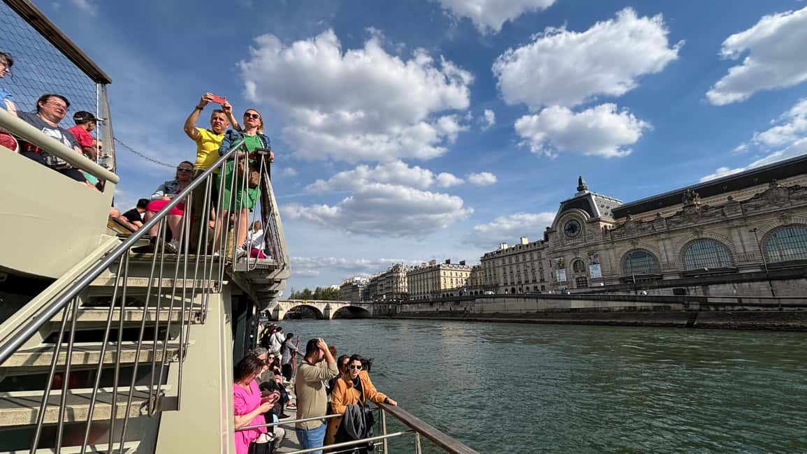 Paris: 1-Hour Seine Cruise departing from the Eiffel Tower - Notre-Dame, Hôtel de Ville, and the Louvre stretch: where the river turns iconic