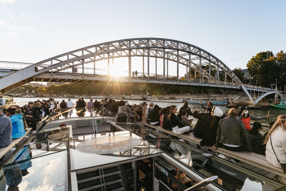 Paris: 1-Hour Sightseeing Cruise and 3-Course Bistro Dinner - The Seine cruise: how the stops turn into a real sightseeing loop
