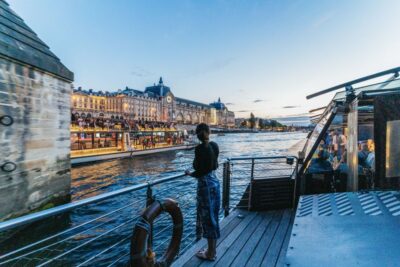 Paris: 3-Course-Dinner Cruise on the Seine with live music - The 150-minute rhythm: when dinner and sightseeing actually feel right