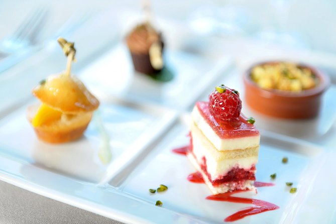 Paris 3-Course Gourmet Dinner and Sightseeing Seine River Cruise - The 3-Course Menu: What’s Included and What Isn’t