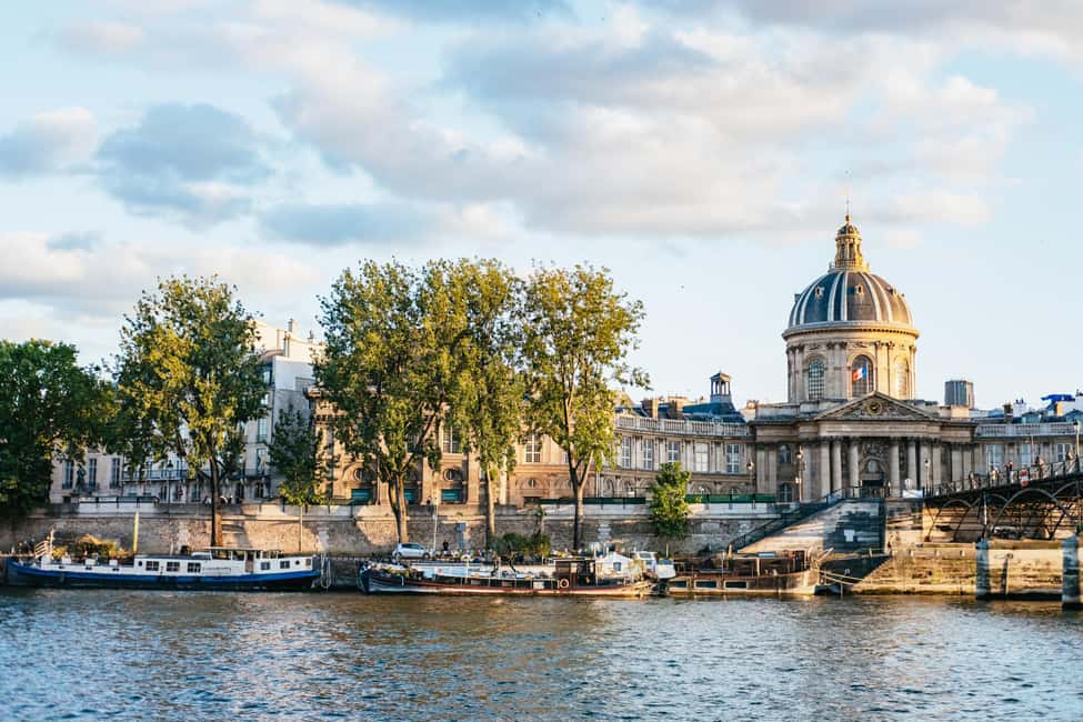 Paris : 3-Course Gourmet Dinner Cruise on Seine River - A Paris night that feels easy: cruise schedule and time on the water