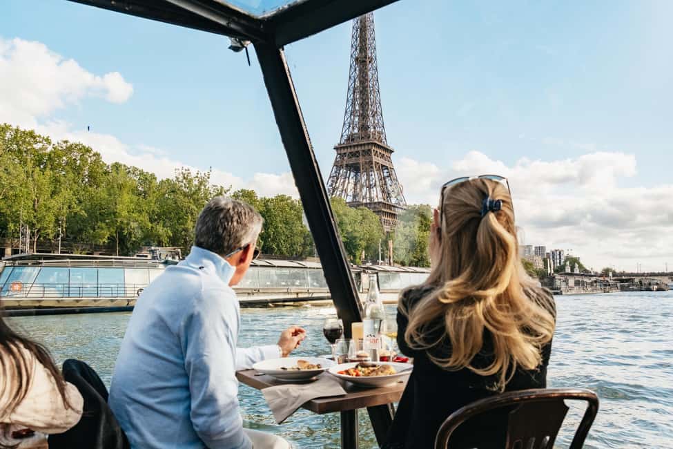 Paris : 3-Course Gourmet Dinner Cruise on Seine River - What you’ll see: Île de la Cité, Notre-Dame, the Louvre, and the Eiffel Tower glow