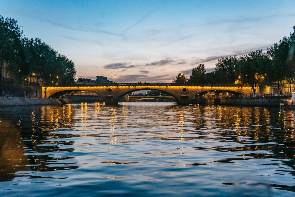 Paris : 3-Course Gourmet Dinner Cruise on Seine River - Menus at 6:45 pm vs 9:15 pm: what you might get and how to choose