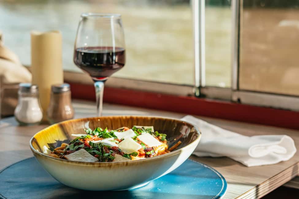 Paris: 3-Course Italian Meal Seine Cruise - How the Cruise Time Works: Eiffel Tower Moments and a Calm Pace