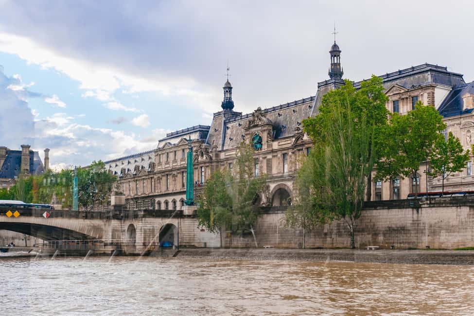 Paris: 3-Course Italian Meal Seine Cruise - Terrace vs. Inside Seats: Getting the View Without Stress