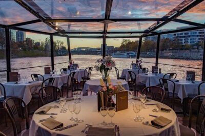 Paris 3-Courses Gourmet Dinner Seine River Cruise with Champagne - The Sights You’ll See: Conciergerie to the Eiffel Tower Sparkle