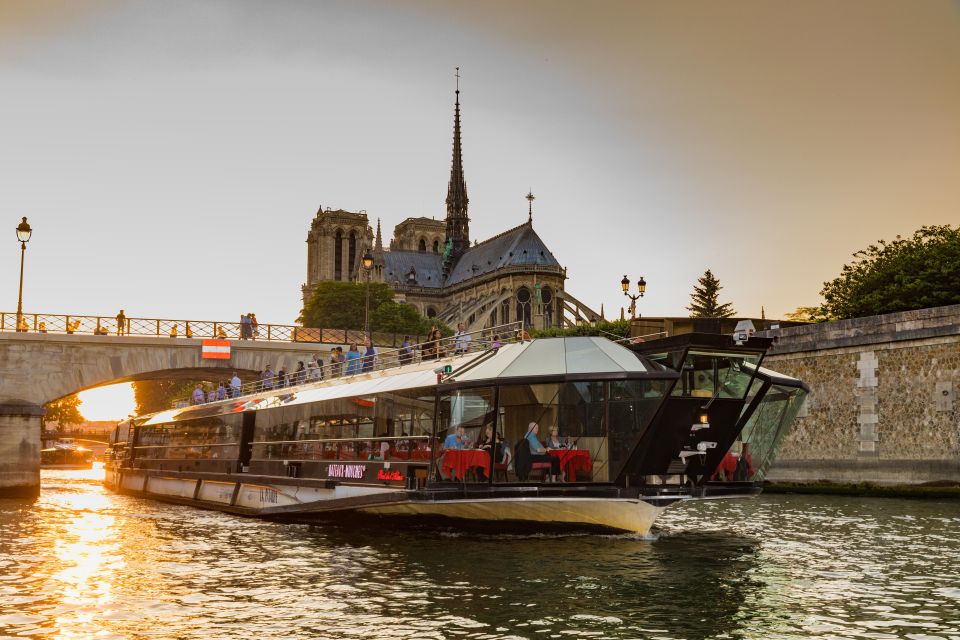 Paris: 4-Course Dinner Cruise on Seine River with Live Music - Key Things You’ll Notice on This Bateaux Mouches Cruise