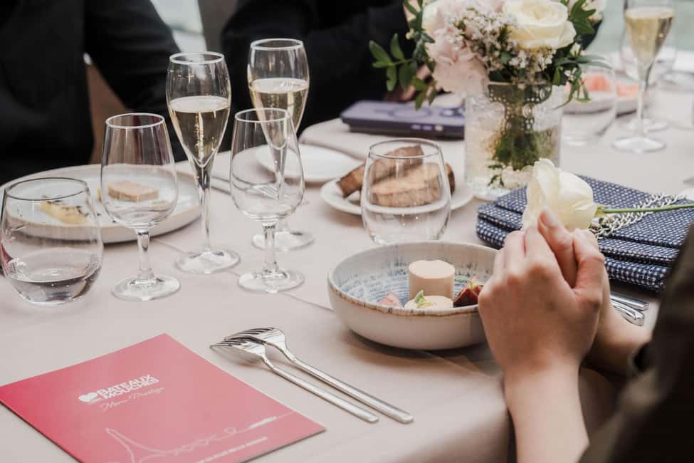 Paris: 4-Course Dinner Cruise on Seine River with Live Music - Live Piano and Violin: The Soundtrack for Paris by Night