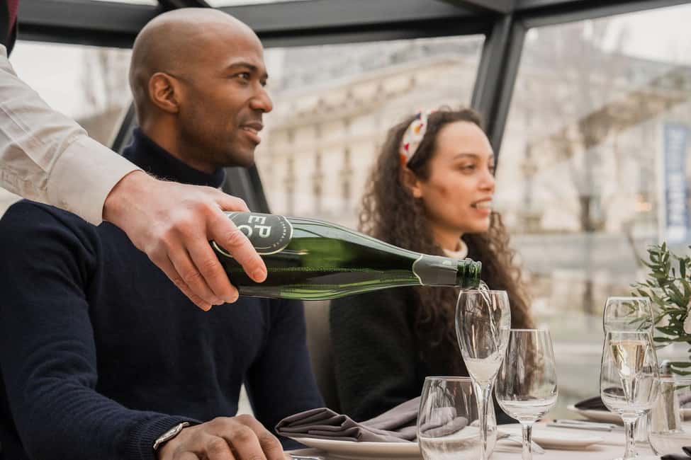 Paris: 4-Course Dinner Cruise on Seine River with Live Music - Eiffel Tower Sparkle Timing: How to Get the Money Shot