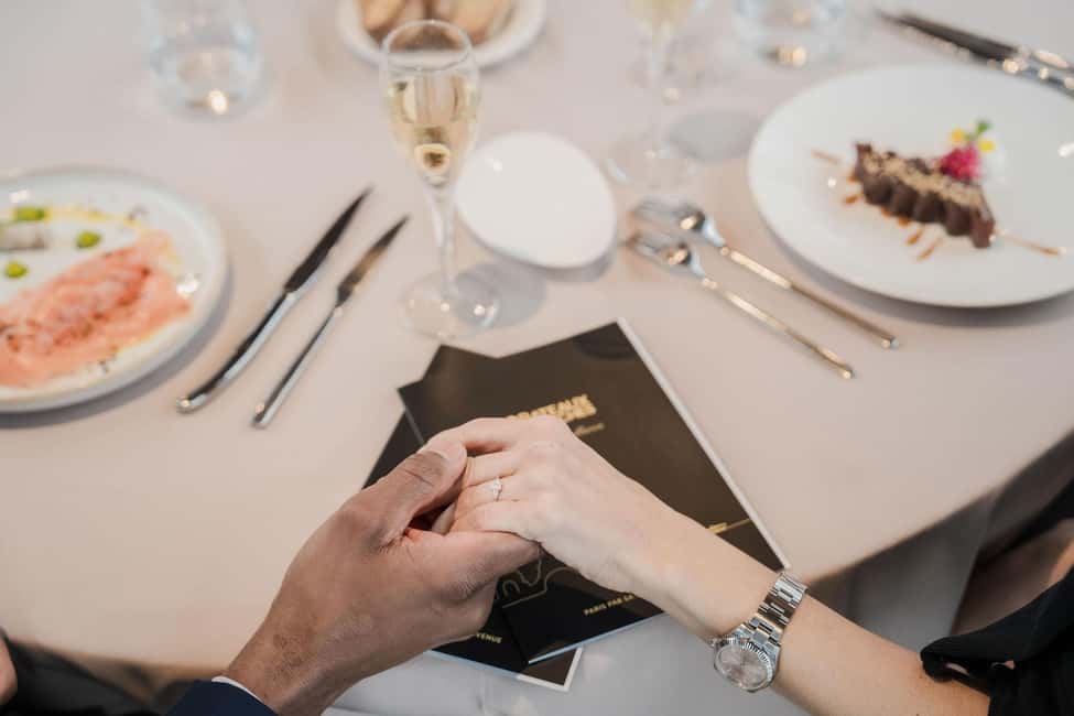 Paris: 4-Course Dinner Cruise on Seine River with Live Music - Price and Value: Is $153 Worth It?