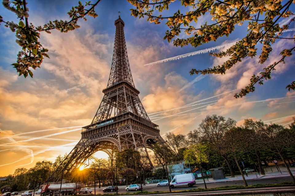 Paris: Access Eiffel Tower Summit or Second Level - How this Eiffel Tower tour keeps the day under control