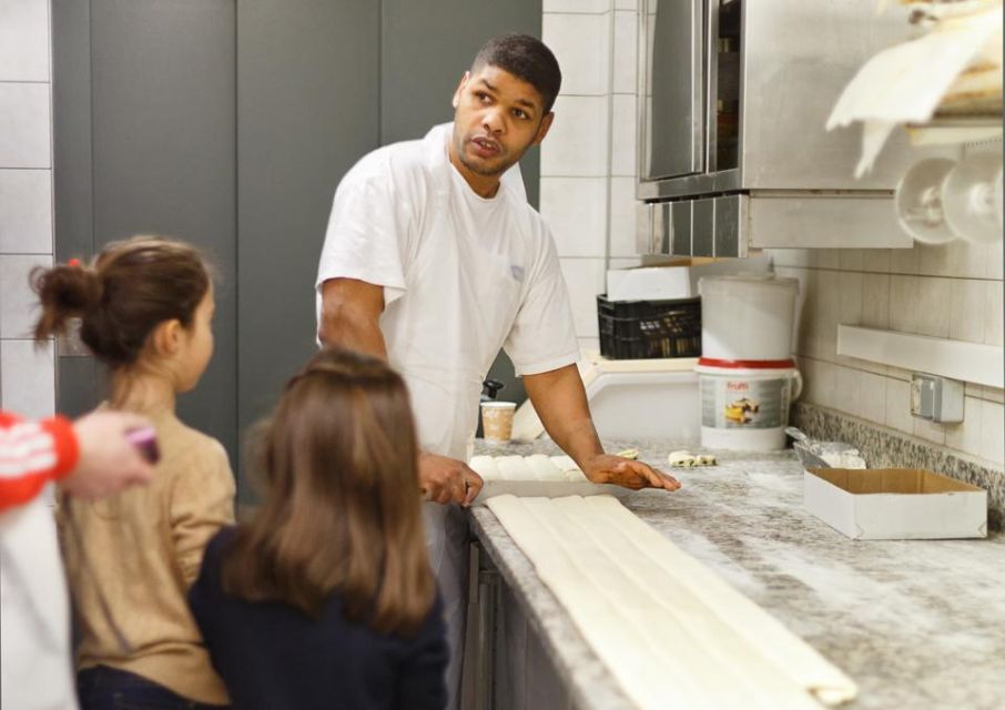 Paris: Behind the Scenes Bakery Tour with Breakfast - Time management and small-group comfort in a 2-hour window