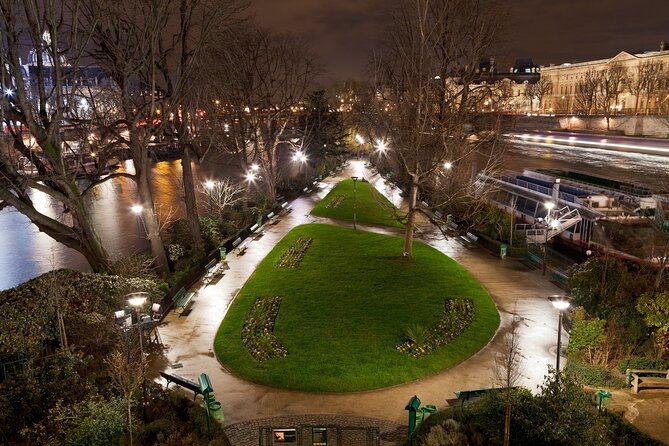 Paris by Night Walking Tour: Ghosts, Mysteries and Legends - Saint-Germain-l’Auxerrois: The Church Linked to 1572