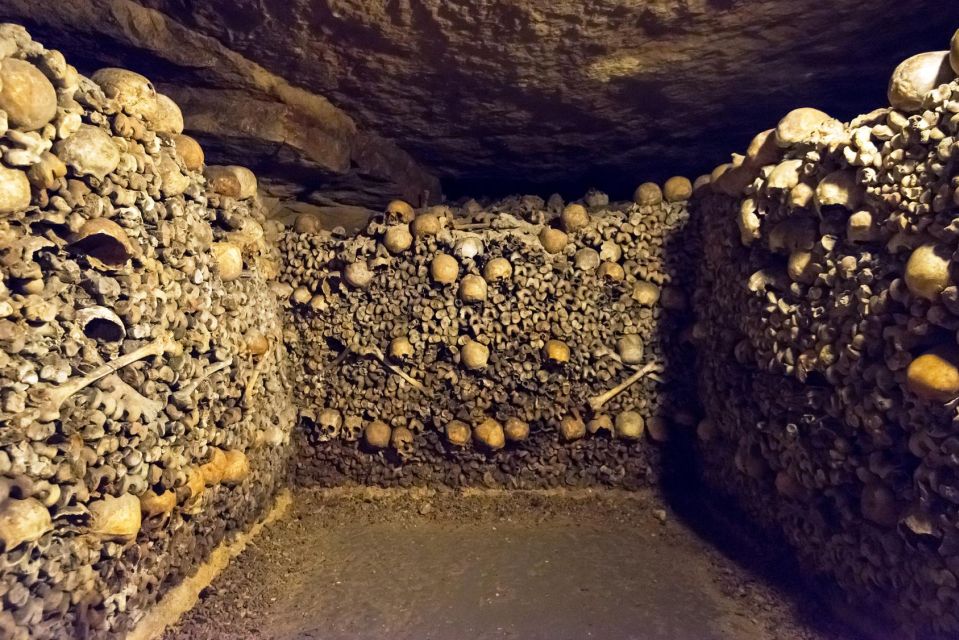Paris: Catacombs Ticket and Seine River Cruise - Steps, shoes, and the reality of the underground