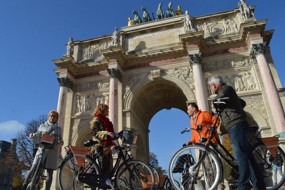 Paris: City Highlights Bike Tour - Choosing a bike: Dutch bikes, helmets, and optional e-bikes