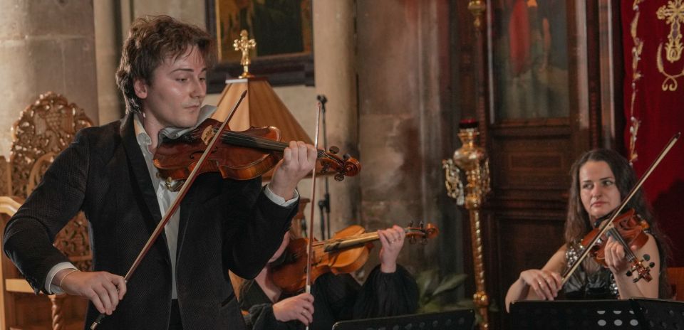 Paris: Classical Music Concert in Saint-Julien-le-Pauvre - 65 minutes in real life: perfect length, not a marathon