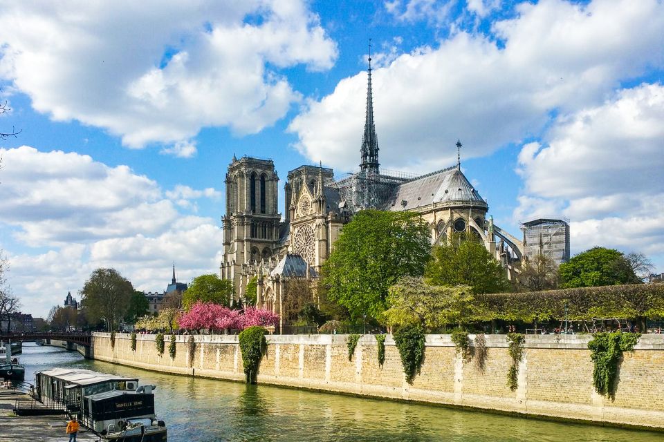 Paris: Day or Sunset Cruise with Drink, Ice Cream or Dessert - Who this cruise is best for