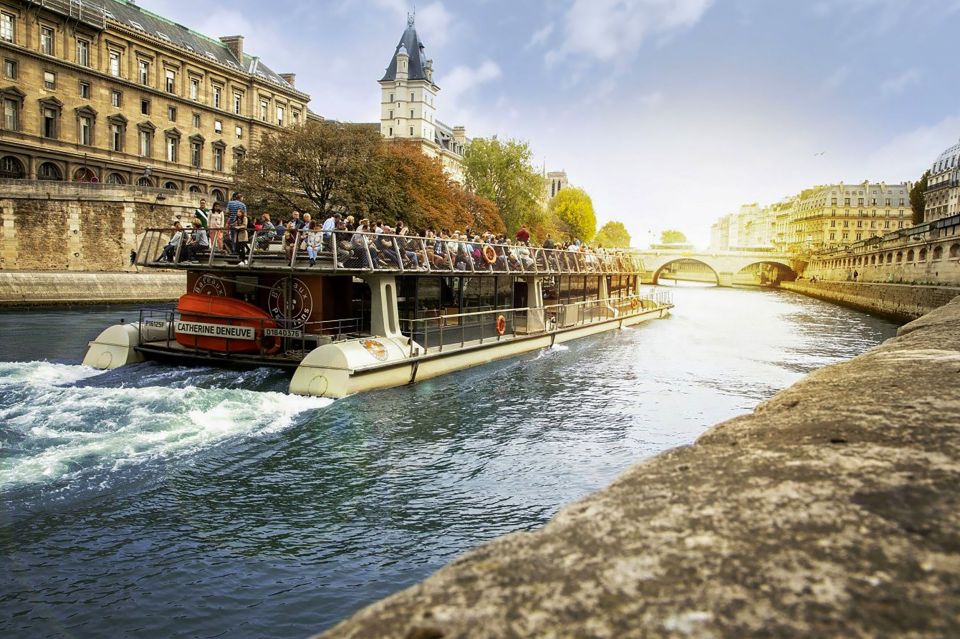 Paris: Day or Sunset Cruise with Drink, Ice Cream or Dessert - Lines, timing, and the reality of a popular pier