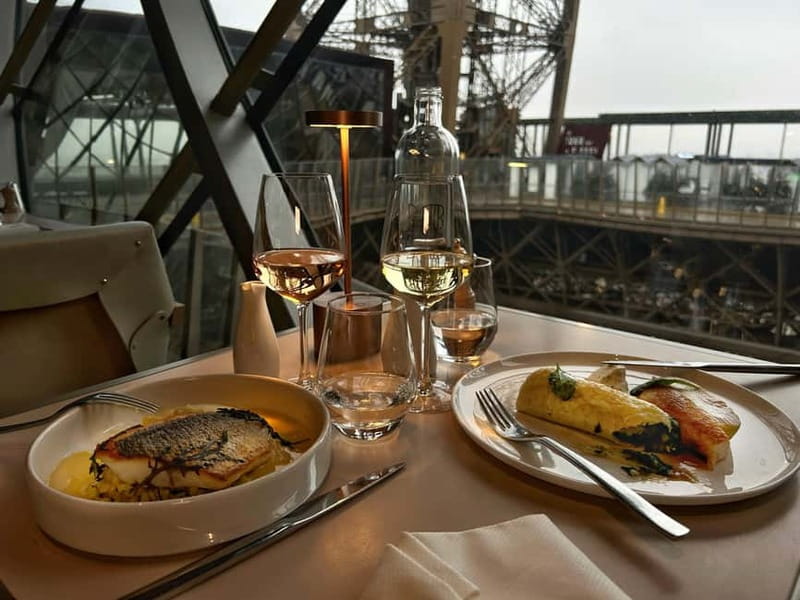 Paris: Early Dinner at Madame Brasserie in the Eiffel Tower - Service and atmosphere: smart casual and what the meal feels like
