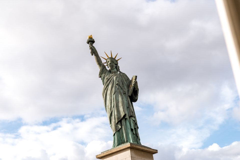 Paris: Early Evening Dinner Cruise on the River Seine - Key Points You’ll Care About